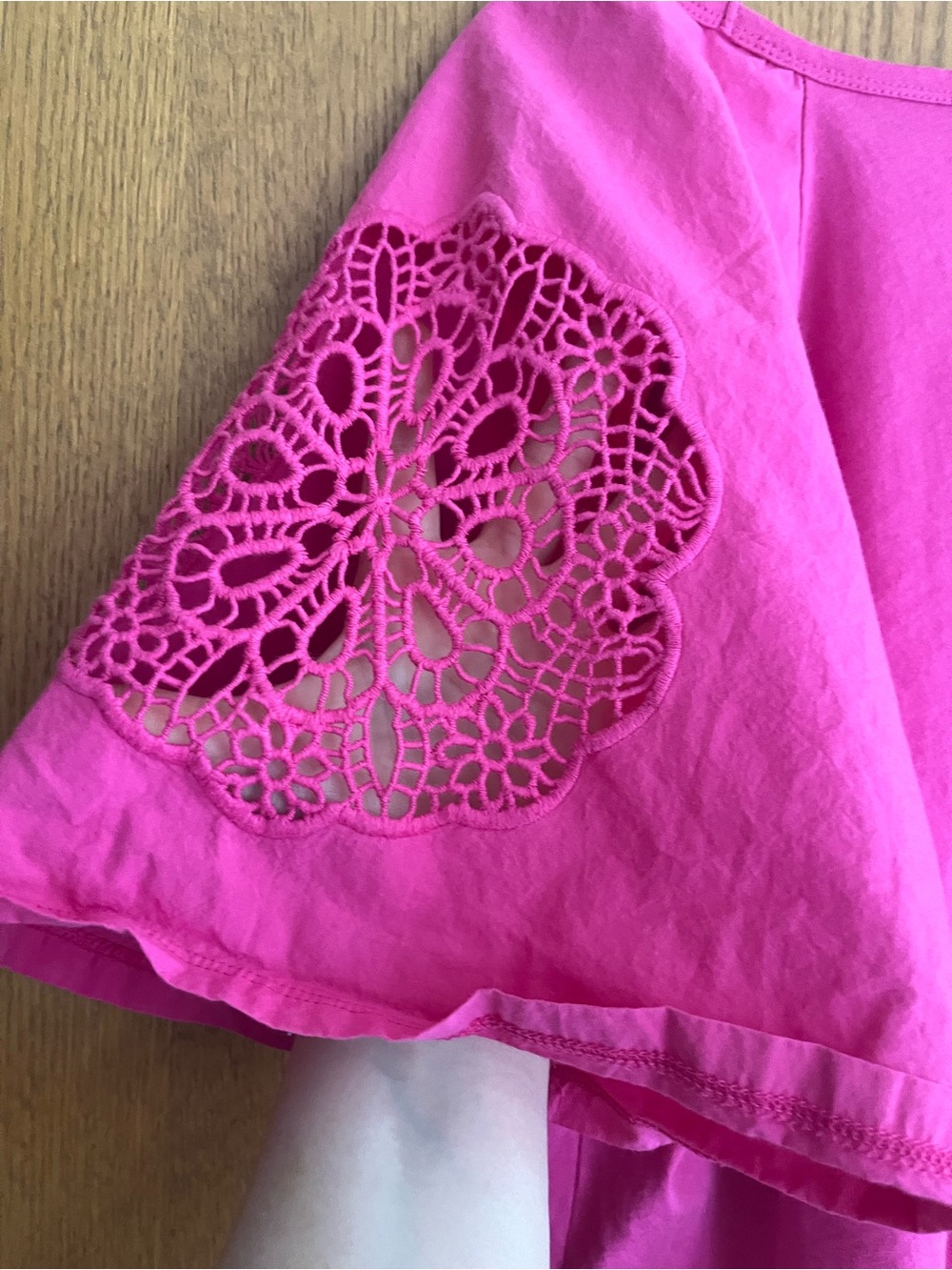 Old Navy Crochet Sleeve Tee